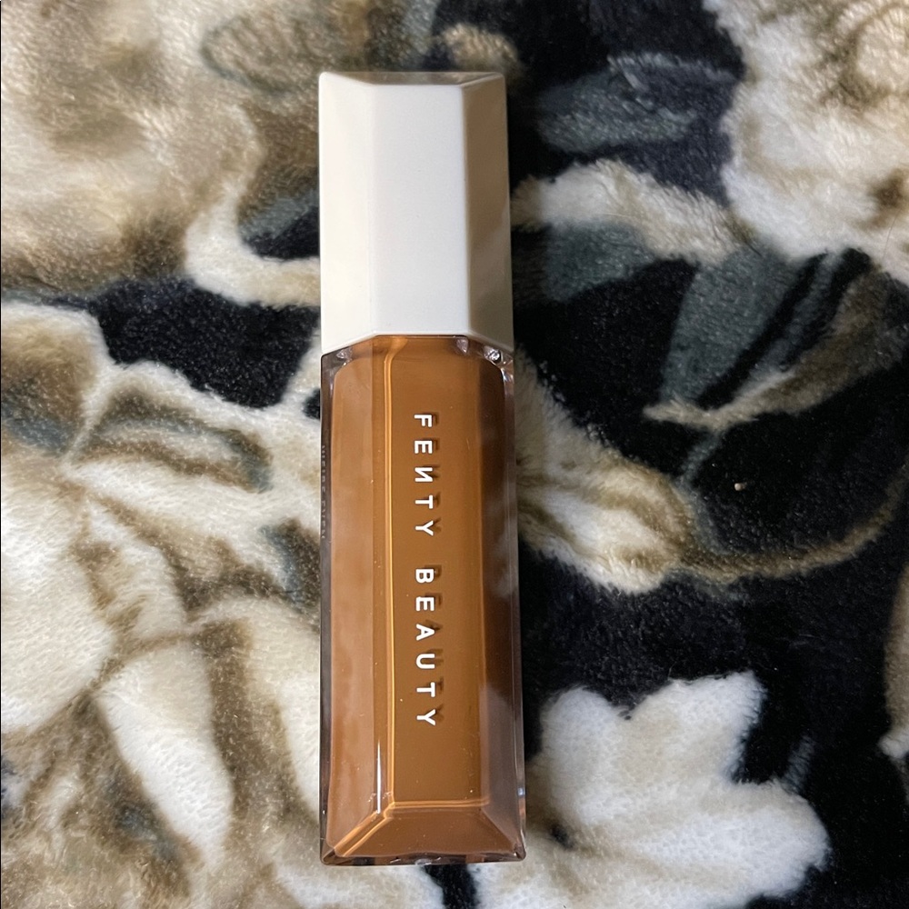 Fenty 480N We're Even Hydrating Longwear Concealer - Picture 5 of 5